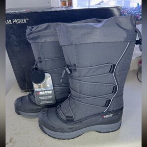 NWT Baffin Charcoal Insulated Snow Boots